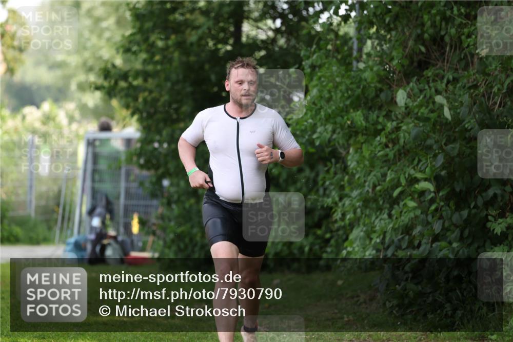 15.06.2025 - 7 Türme Triathlon Michael Strokosch http://msf.ph/oto/7930790 15.06.2025 12:29:17 Schwimmen 427, 502, 640 meine-sportfotos.de