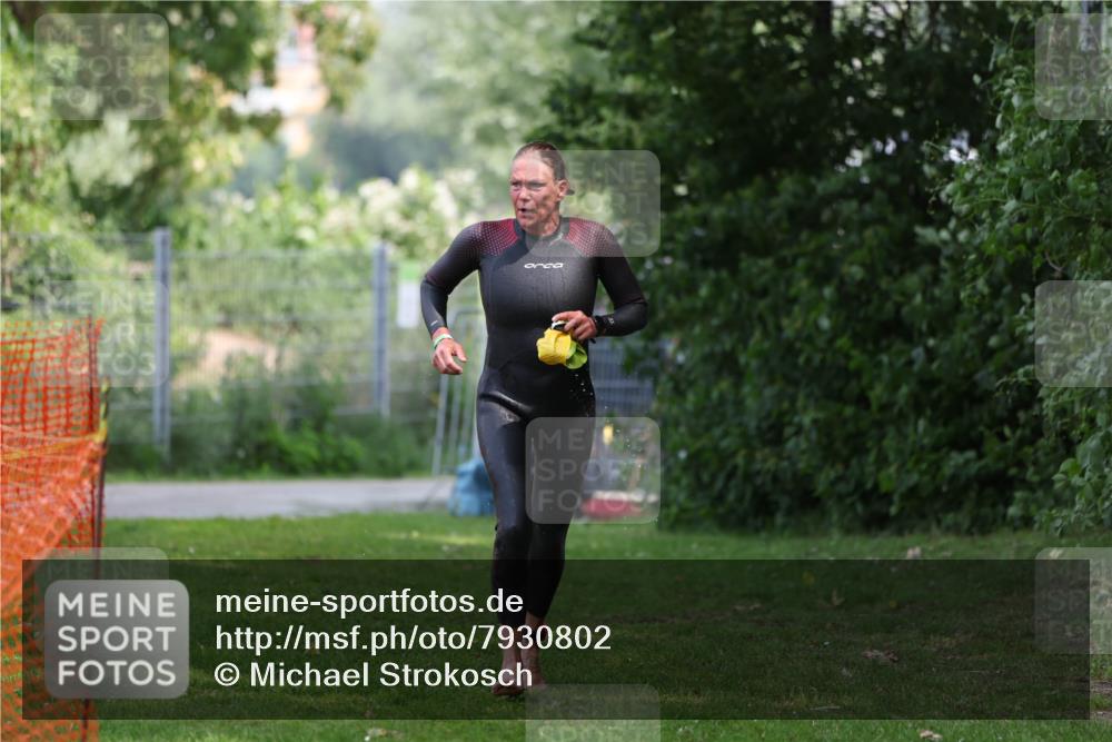 15.06.2025 - 7 Türme Triathlon Michael Strokosch http://msf.ph/oto/7930802 15.06.2025 12:29:29 Schwimmen 427, 502 meine-sportfotos.de