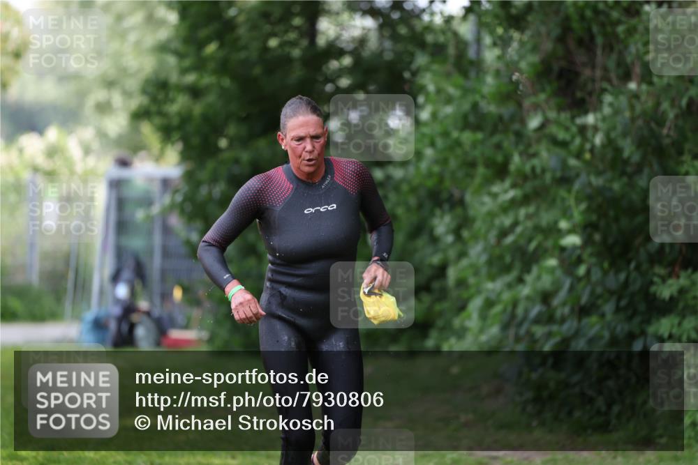 15.06.2025 - 7 Türme Triathlon Michael Strokosch http://msf.ph/oto/7930806 15.06.2025 12:29:30 Schwimmen 427, 502 meine-sportfotos.de