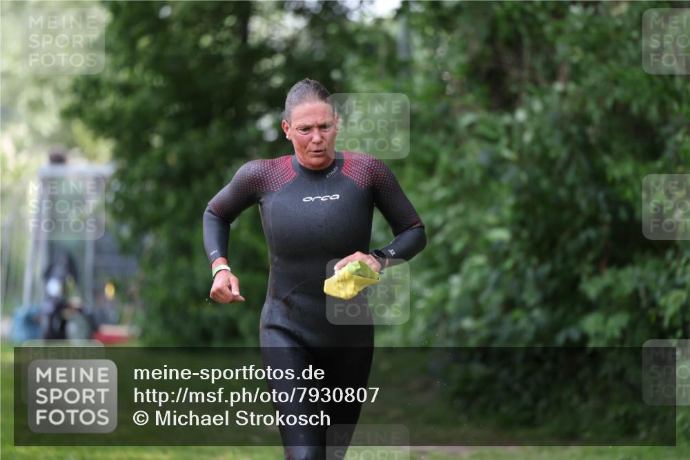 15.06.2025 - 7 Türme Triathlon Michael Strokosch http://msf.ph/oto/7930807 15.06.2025 12:29:30 Schwimmen 427, 502 meine-sportfotos.de
