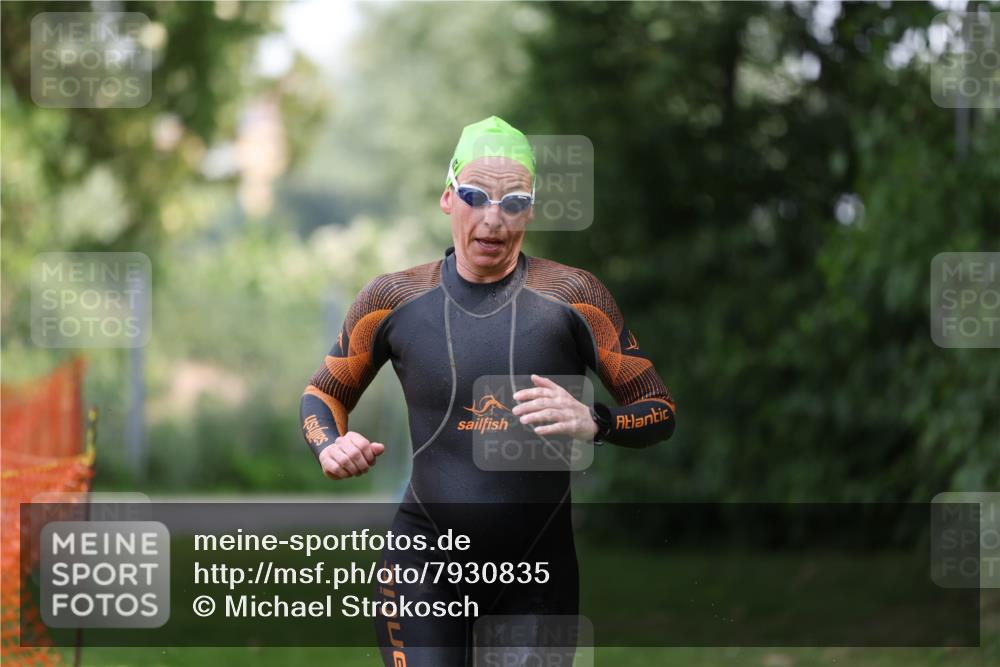 15.06.2025 - 7 Türme Triathlon Michael Strokosch http://msf.ph/oto/7930835 15.06.2025 12:30:08 Schwimmen 464, 644 meine-sportfotos.de