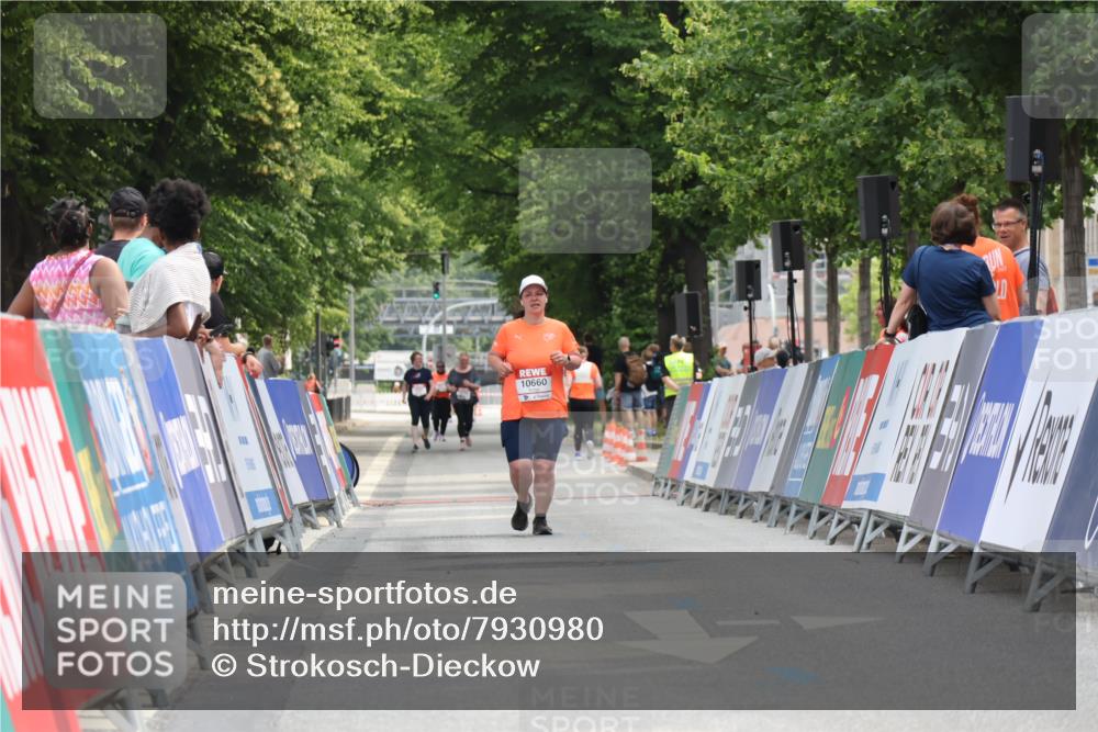 15.06.2025 - REWE Women's Run Strokosch-Dieckow http://msf.ph/oto/7930980 15.06.2025 10:27:17 Ziel  meine-sportfotos.de