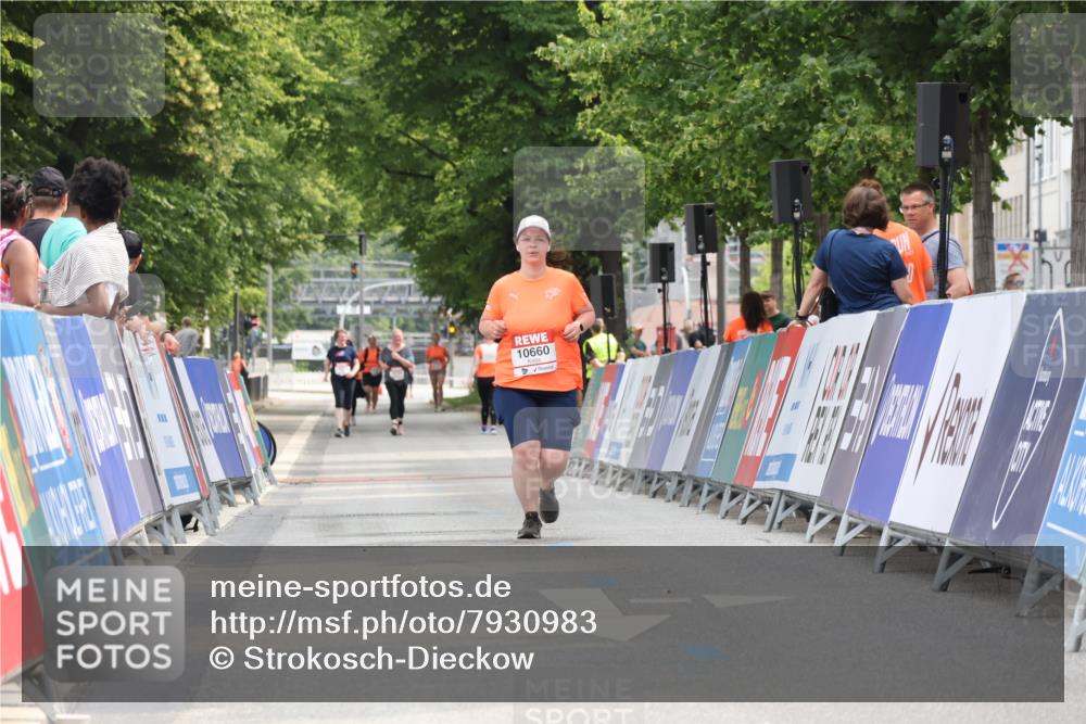 15.06.2025 - REWE Women's Run Strokosch-Dieckow http://msf.ph/oto/7930983 15.06.2025 10:27:20 Ziel  meine-sportfotos.de