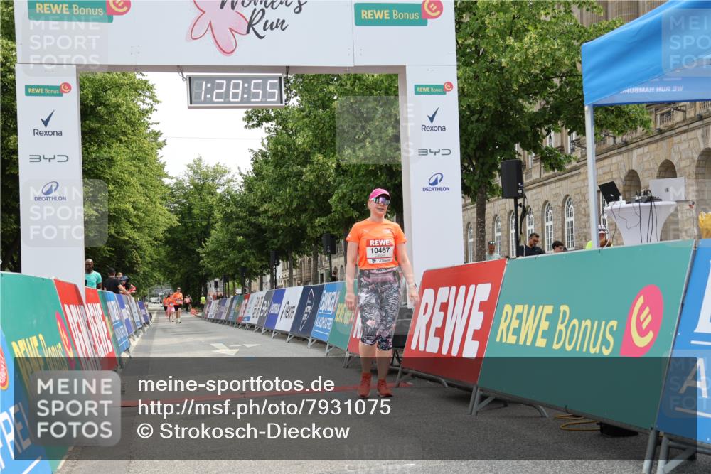 15.06.2025 - REWE Women's Run Strokosch-Dieckow http://msf.ph/oto/7931075 15.06.2025 10:29:33 Ziel 10467 meine-sportfotos.de