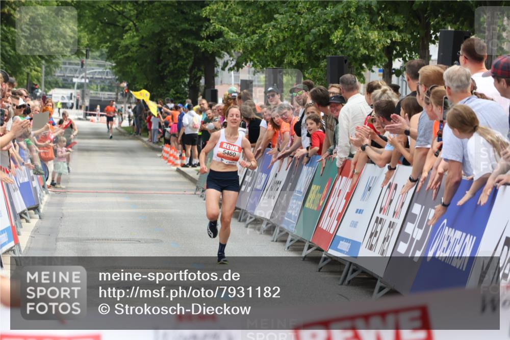 15.06.2025 - REWE Women's Run Strokosch-Dieckow http://msf.ph/oto/7931182 15.06.2025 10:50:04 Ziel 5460 meine-sportfotos.de