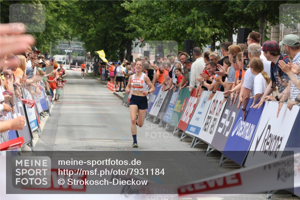 15.06.2025 - REWE Women's Run Strokosch-Dieckow http://msf.ph/oto/7931184 15.06.2025 10:50:05 Ziel 5460 meine-sportfotos.de