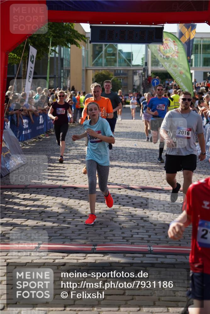 13.06.2025 - Holstenköstenlauf Felixshl http://msf.ph/oto/7931186 13.06.2025 17:58:48 Laufen 2016, 2180, 2181, 2509, 2521, 2522, 2803, 2854, 3079, 3260, 3605, 3962 meine-sportfotos.de