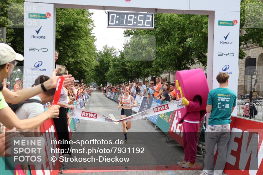 15.06.2025 - REWE Women's Run Strokosch-Dieckow http://msf.ph/oto/7931192 15.06.2025 10:50:09 Ziel 5460 meine-sportfotos.de