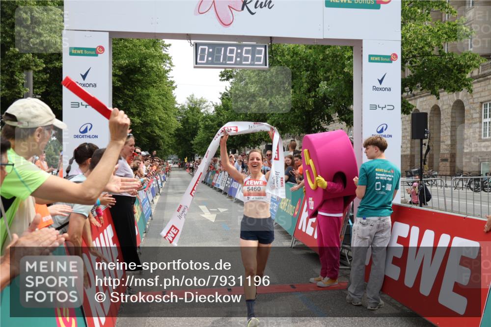 15.06.2025 - REWE Women's Run Strokosch-Dieckow http://msf.ph/oto/7931196 15.06.2025 10:50:10 Ziel 5460 meine-sportfotos.de