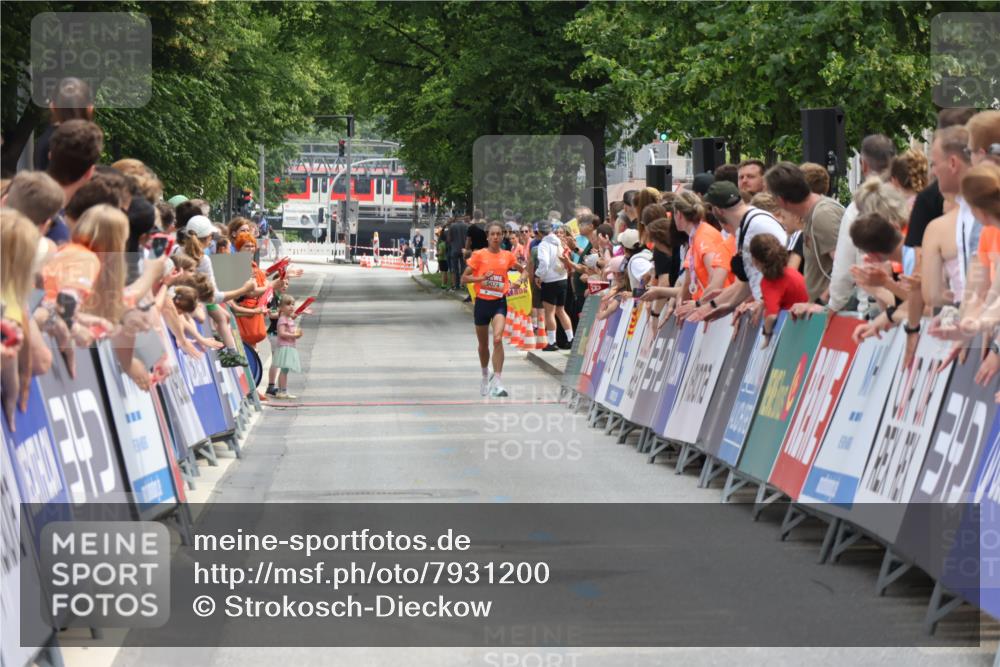 15.06.2025 - REWE Women's Run Strokosch-Dieckow http://msf.ph/oto/7931200 15.06.2025 10:50:23 Ziel  meine-sportfotos.de