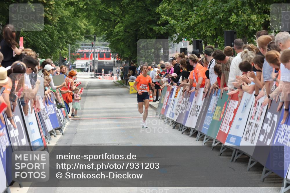 15.06.2025 - REWE Women's Run Strokosch-Dieckow http://msf.ph/oto/7931203 15.06.2025 10:50:26 Ziel  meine-sportfotos.de