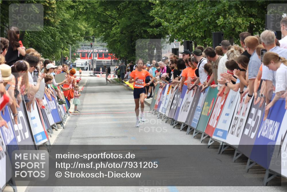 15.06.2025 - REWE Women's Run Strokosch-Dieckow http://msf.ph/oto/7931205 15.06.2025 10:50:27 Ziel  meine-sportfotos.de
