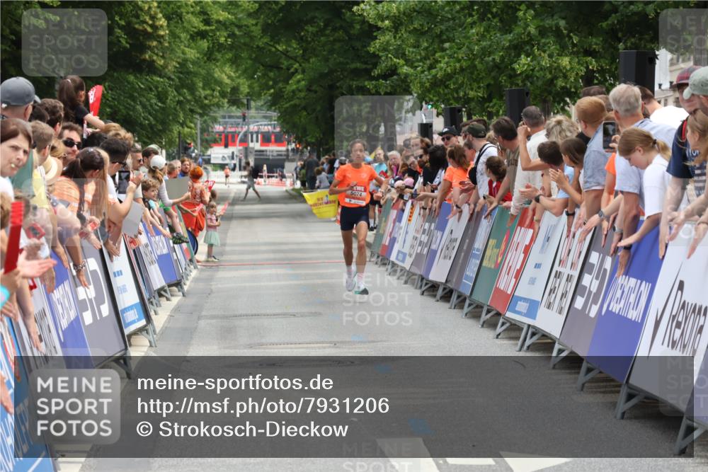 15.06.2025 - REWE Women's Run Strokosch-Dieckow http://msf.ph/oto/7931206 15.06.2025 10:50:28 Ziel  meine-sportfotos.de