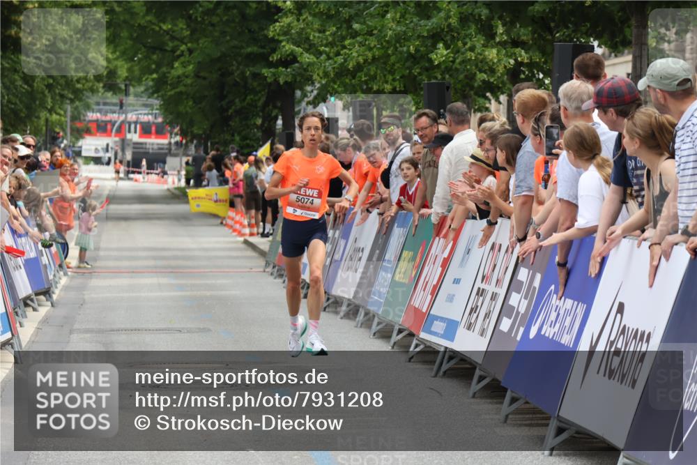 15.06.2025 - REWE Women's Run Strokosch-Dieckow http://msf.ph/oto/7931208 15.06.2025 10:50:31 Ziel 5074 meine-sportfotos.de