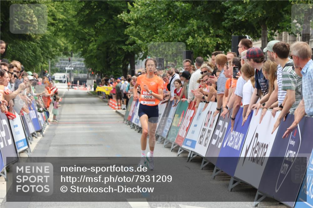15.06.2025 - REWE Women's Run Strokosch-Dieckow http://msf.ph/oto/7931209 15.06.2025 10:50:32 Ziel 5074 meine-sportfotos.de