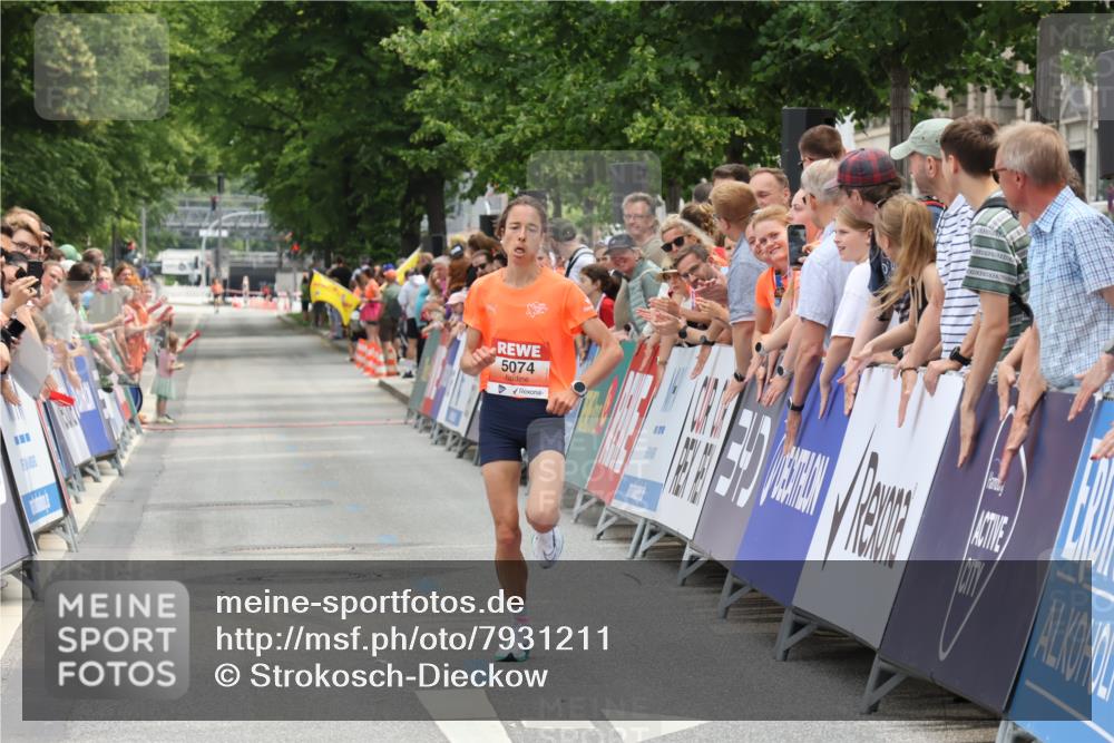 15.06.2025 - REWE Women's Run Strokosch-Dieckow http://msf.ph/oto/7931211 15.06.2025 10:50:33 Ziel 5074 meine-sportfotos.de