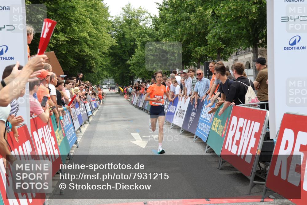 15.06.2025 - REWE Women's Run Strokosch-Dieckow http://msf.ph/oto/7931215 15.06.2025 10:50:34 Ziel 5074 meine-sportfotos.de