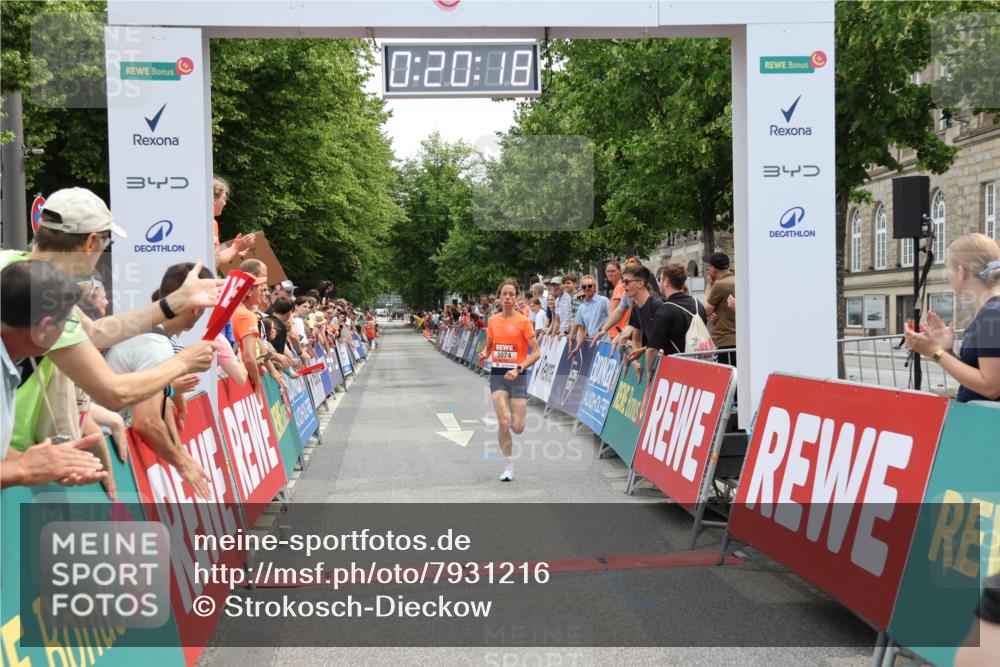 15.06.2025 - REWE Women's Run Strokosch-Dieckow http://msf.ph/oto/7931216 15.06.2025 10:50:35 Ziel 5074 meine-sportfotos.de
