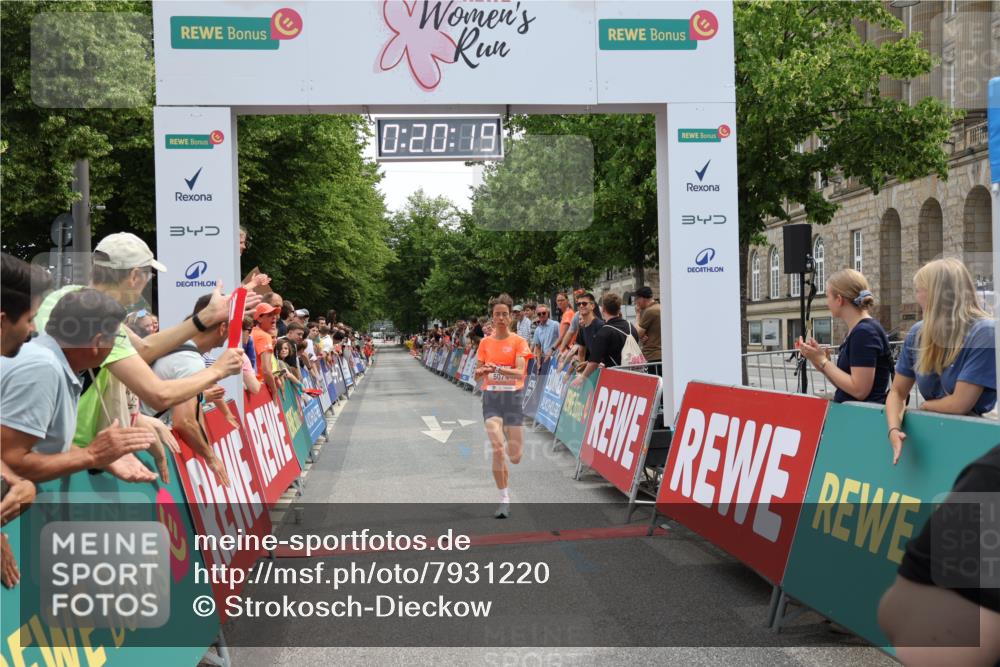 15.06.2025 - REWE Women's Run Strokosch-Dieckow http://msf.ph/oto/7931220 15.06.2025 10:50:36 Ziel 5074 meine-sportfotos.de