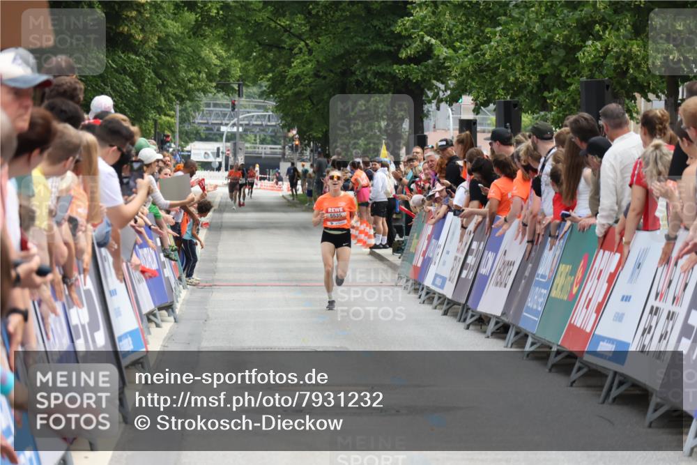 15.06.2025 - REWE Women's Run Strokosch-Dieckow http://msf.ph/oto/7931232 15.06.2025 10:51:26 Ziel  meine-sportfotos.de