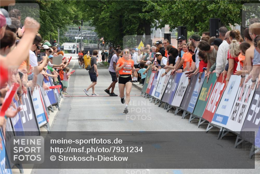 15.06.2025 - REWE Women's Run Strokosch-Dieckow http://msf.ph/oto/7931234 15.06.2025 10:51:28 Ziel  meine-sportfotos.de