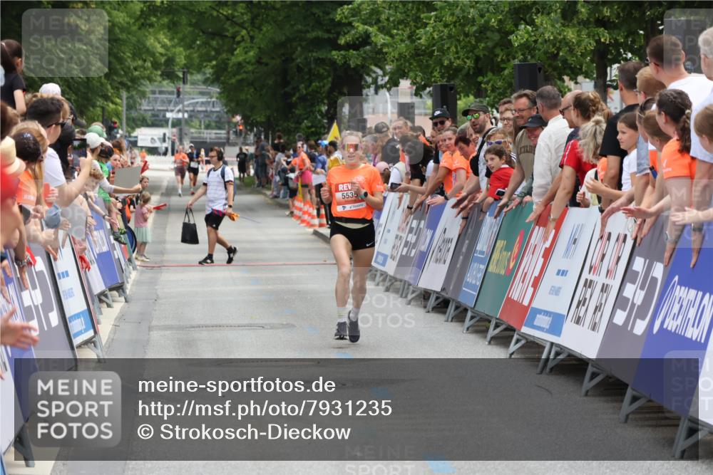 15.06.2025 - REWE Women's Run Strokosch-Dieckow http://msf.ph/oto/7931235 15.06.2025 10:51:31 Ziel 5535 meine-sportfotos.de