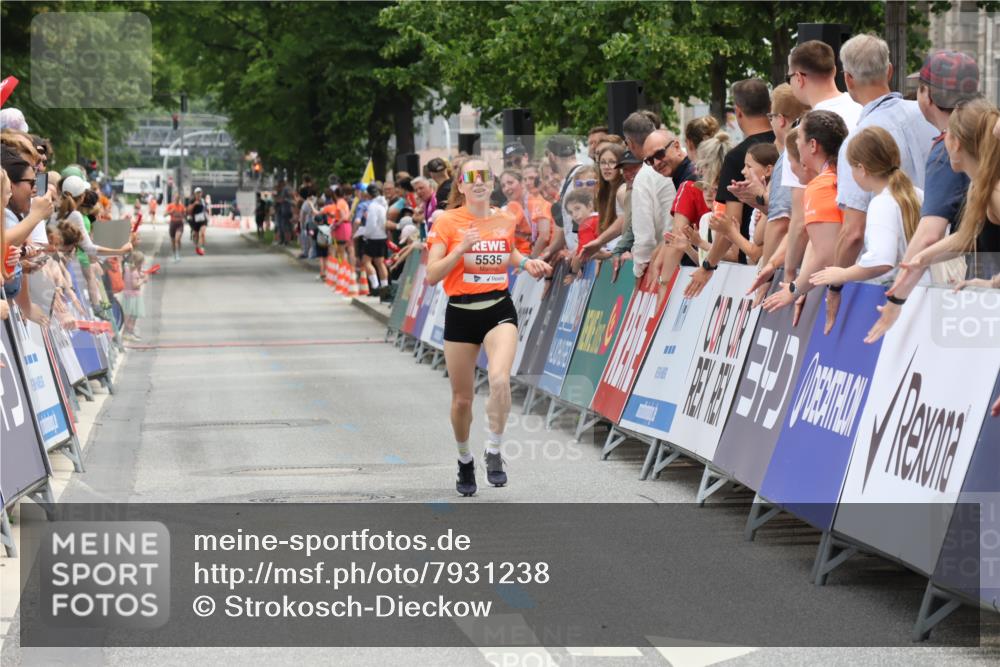 15.06.2025 - REWE Women's Run Strokosch-Dieckow http://msf.ph/oto/7931238 15.06.2025 10:51:32 Ziel 5535 meine-sportfotos.de