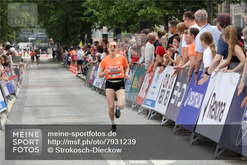 15.06.2025 - REWE Women's Run Strokosch-Dieckow http://msf.ph/oto/7931239 15.06.2025 10:51:33 Ziel 5535 meine-sportfotos.de