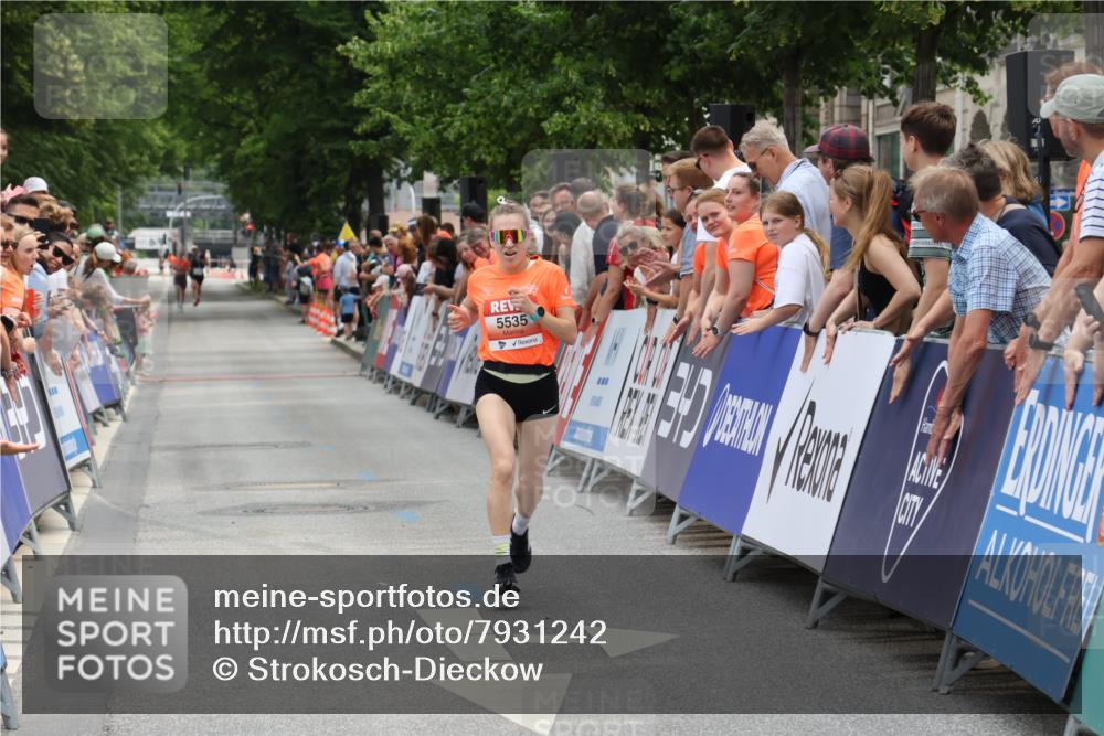 15.06.2025 - REWE Women's Run Strokosch-Dieckow http://msf.ph/oto/7931242 15.06.2025 10:51:34 Ziel 5535 meine-sportfotos.de