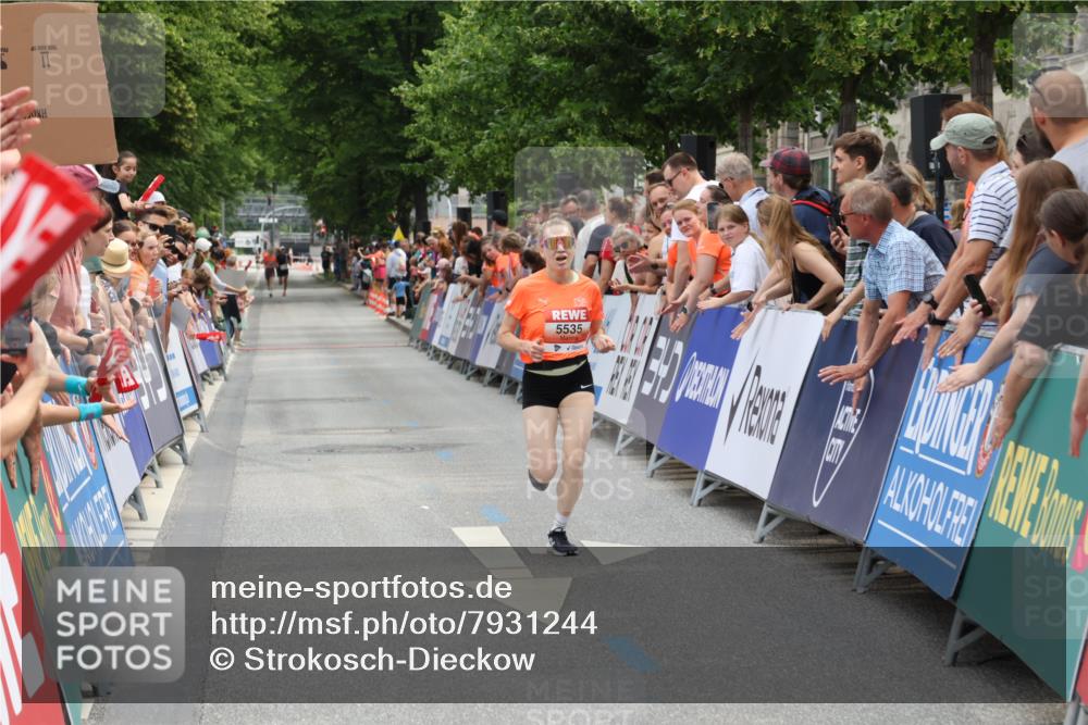 15.06.2025 - REWE Women's Run Strokosch-Dieckow http://msf.ph/oto/7931244 15.06.2025 10:51:34 Ziel 5535 meine-sportfotos.de