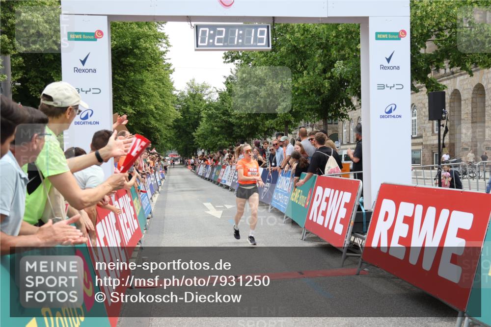 15.06.2025 - REWE Women's Run Strokosch-Dieckow http://msf.ph/oto/7931250 15.06.2025 10:51:36 Ziel 5535 meine-sportfotos.de
