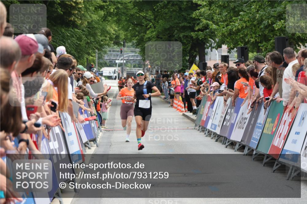 15.06.2025 - REWE Women's Run Strokosch-Dieckow http://msf.ph/oto/7931259 15.06.2025 10:51:52 Ziel 5065 meine-sportfotos.de