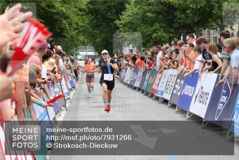 15.06.2025 - REWE Women's Run Strokosch-Dieckow http://msf.ph/oto/7931266 15.06.2025 10:51:55 Ziel 5065, 5353 meine-sportfotos.de
