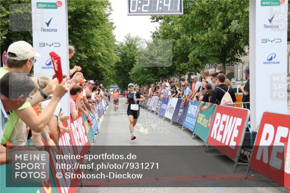 15.06.2025 - REWE Women's Run Strokosch-Dieckow http://msf.ph/oto/7931271 15.06.2025 10:51:57 Ziel 5065, 5353 meine-sportfotos.de