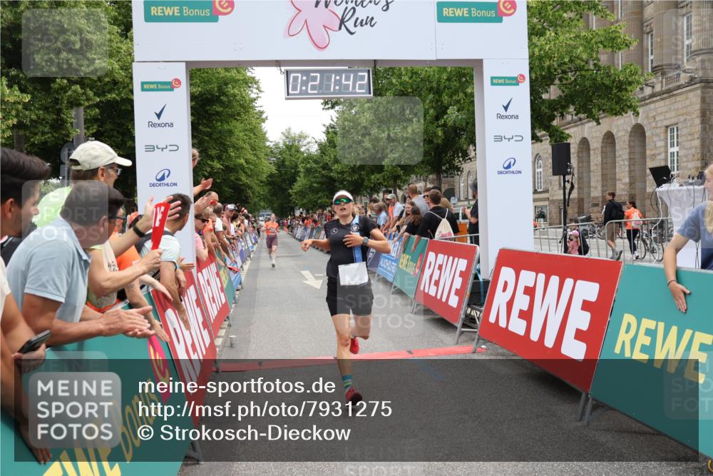 15.06.2025 - REWE Women's Run Strokosch-Dieckow http://msf.ph/oto/7931275 15.06.2025 10:51:58 Ziel 5065, 5353 meine-sportfotos.de
