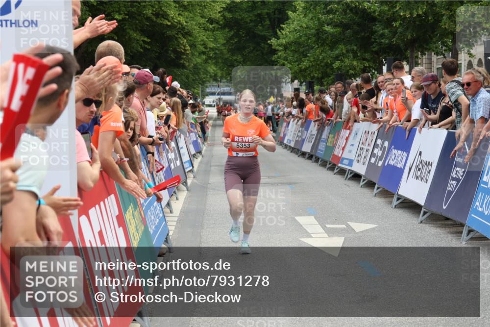 15.06.2025 - REWE Women's Run Strokosch-Dieckow http://msf.ph/oto/7931278 15.06.2025 10:52:00 Ziel 5065, 5353 meine-sportfotos.de