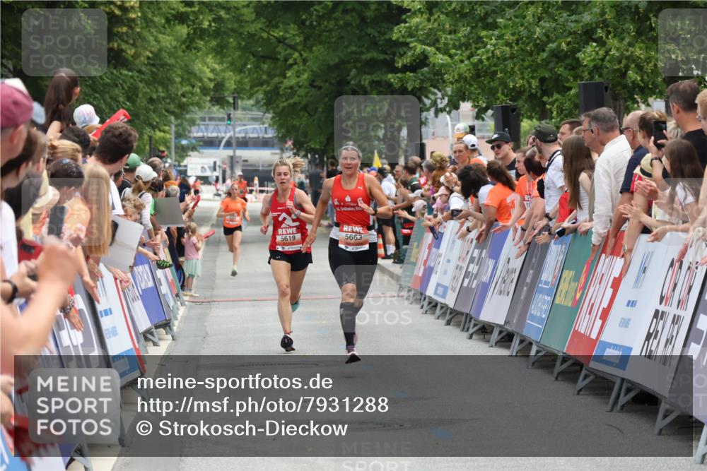 15.06.2025 - REWE Women's Run Strokosch-Dieckow http://msf.ph/oto/7931288 15.06.2025 10:52:17 Ziel 5663 meine-sportfotos.de