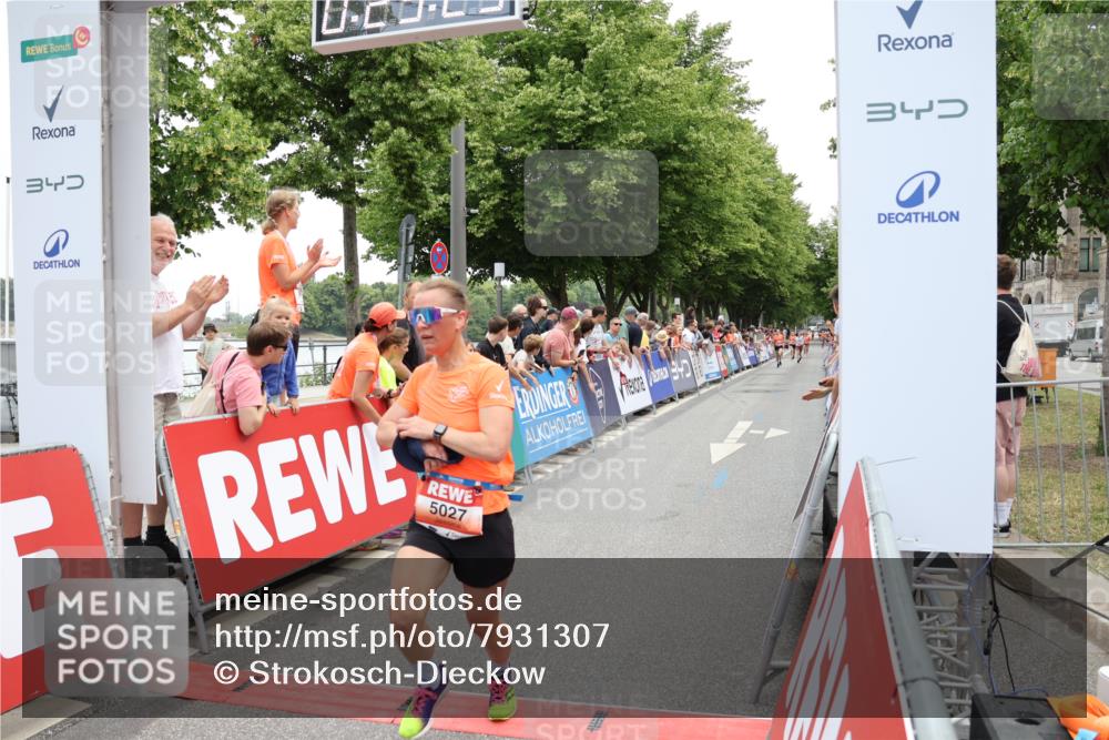15.06.2025 - REWE Women's Run Strokosch-Dieckow http://msf.ph/oto/7931307 15.06.2025 10:53:39 Ziel 5027 meine-sportfotos.de
