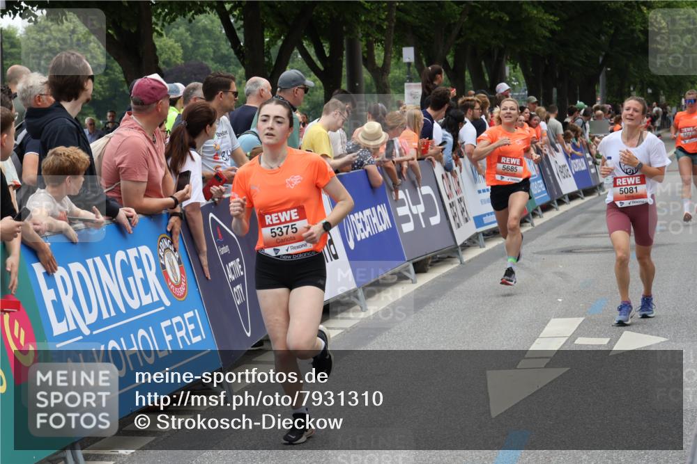 15.06.2025 - REWE Women's Run Strokosch-Dieckow http://msf.ph/oto/7931310 15.06.2025 10:53:47 Ziel 5081, 5375, 5607, 5685 meine-sportfotos.de