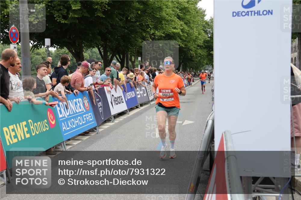 15.06.2025 - REWE Women's Run Strokosch-Dieckow http://msf.ph/oto/7931322 15.06.2025 10:53:53 Ziel 5081, 5276, 5375, 5607, 5685 meine-sportfotos.de