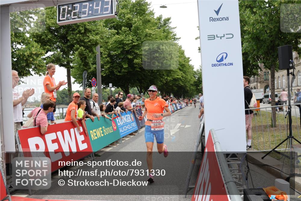 15.06.2025 - REWE Women's Run Strokosch-Dieckow http://msf.ph/oto/7931330 15.06.2025 10:54:00 Ziel 5276, 5607 meine-sportfotos.de
