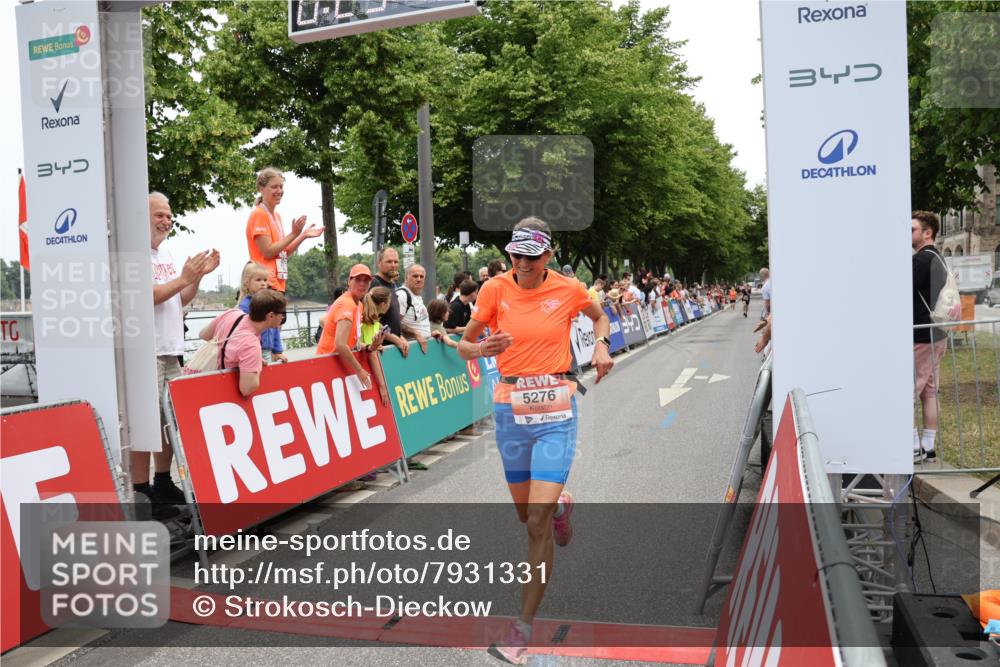 15.06.2025 - REWE Women's Run Strokosch-Dieckow http://msf.ph/oto/7931331 15.06.2025 10:54:00 Ziel 5276, 5607 meine-sportfotos.de