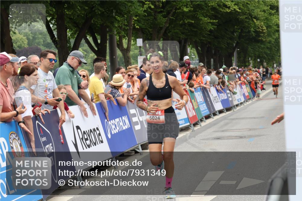15.06.2025 - REWE Women's Run Strokosch-Dieckow http://msf.ph/oto/7931349 15.06.2025 10:54:29 Ziel 5024, 5316 meine-sportfotos.de