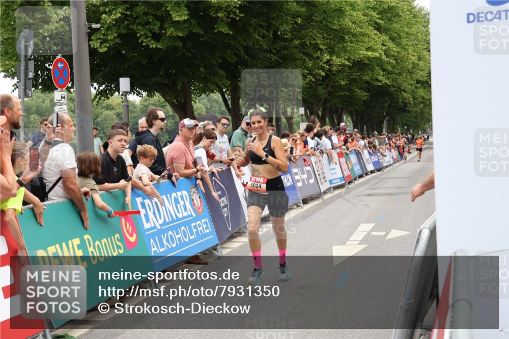 15.06.2025 - REWE Women's Run Strokosch-Dieckow http://msf.ph/oto/7931350 15.06.2025 10:54:30 Ziel 5024, 5316 meine-sportfotos.de