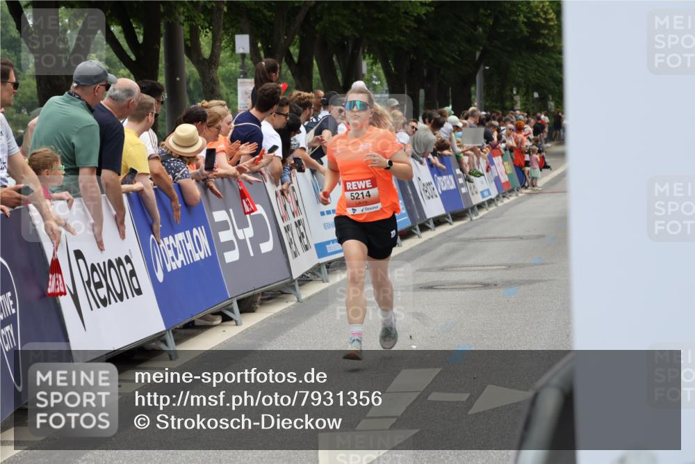 15.06.2025 - REWE Women's Run Strokosch-Dieckow http://msf.ph/oto/7931356 15.06.2025 10:54:40 Ziel 5214 meine-sportfotos.de