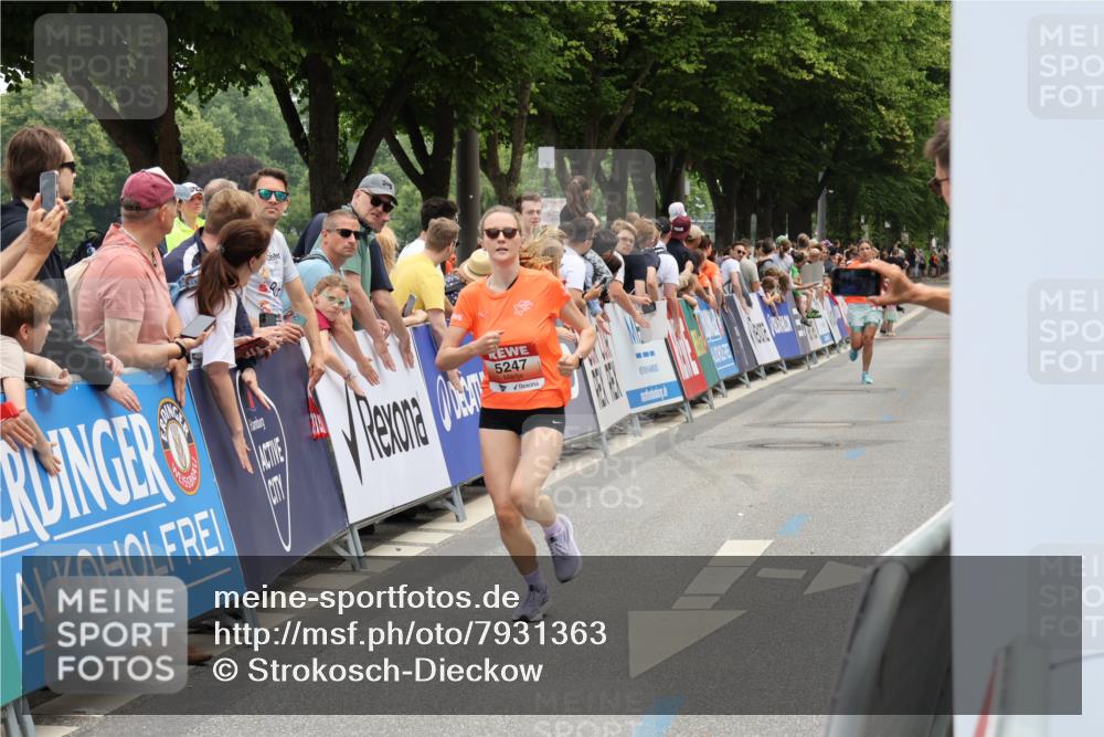 15.06.2025 - REWE Women's Run Strokosch-Dieckow http://msf.ph/oto/7931363 15.06.2025 10:55:16 Ziel 5247 meine-sportfotos.de