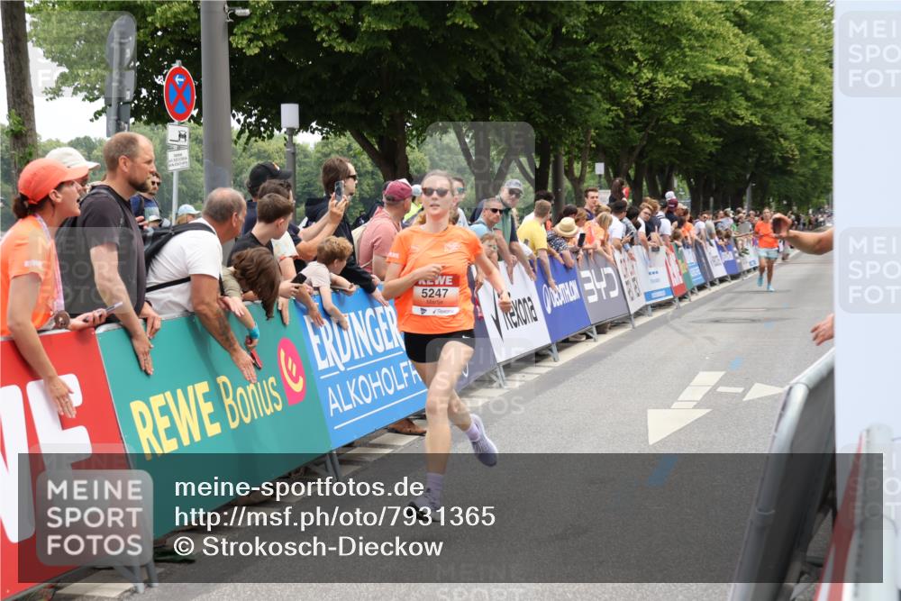 15.06.2025 - REWE Women's Run Strokosch-Dieckow http://msf.ph/oto/7931365 15.06.2025 10:55:16 Ziel 5247 meine-sportfotos.de