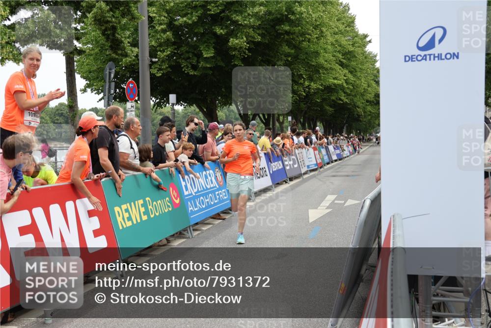 15.06.2025 - REWE Women's Run Strokosch-Dieckow http://msf.ph/oto/7931372 15.06.2025 10:55:24 Ziel 5247, 5485 meine-sportfotos.de