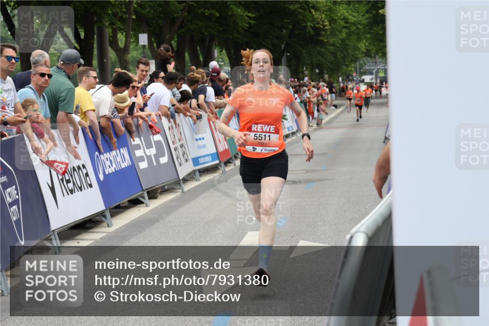 15.06.2025 - REWE Women's Run Strokosch-Dieckow http://msf.ph/oto/7931380 15.06.2025 10:55:44 Ziel 5511 meine-sportfotos.de