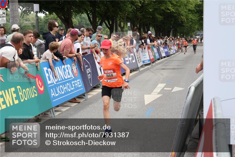 15.06.2025 - REWE Women's Run Strokosch-Dieckow http://msf.ph/oto/7931387 15.06.2025 10:55:56 Ziel 5568 meine-sportfotos.de